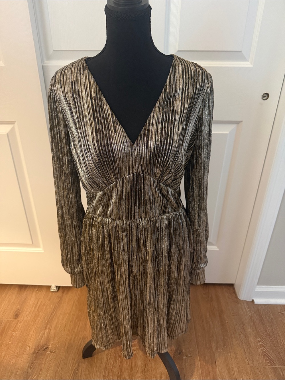 Michael Kors Black Gold V-Neck Long-Sleeve Dress Metallic Disco Party